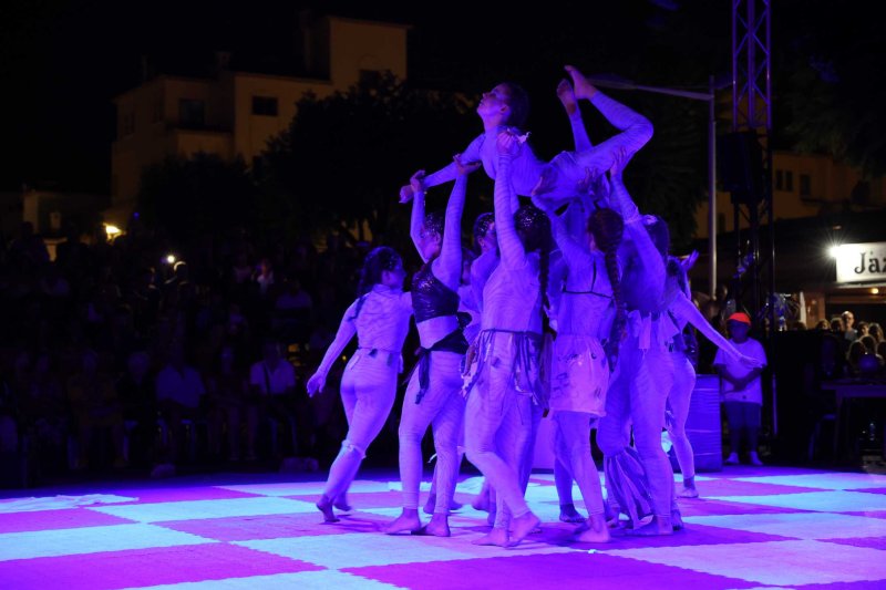 Y los mares sucumben ante la acción depredadora y el egoísmo de la humanidad en los Escacs Vivents de Xàbia  Y los mares sucumben ante la acción depredadora y el egoísmo de la humanidad en los Escacs Vivents de Xàbia